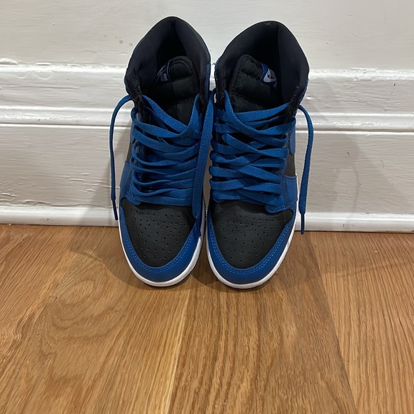 Navy blue airJordans hightop worn once not creased these are bought from StockX - Picture 2 of 8